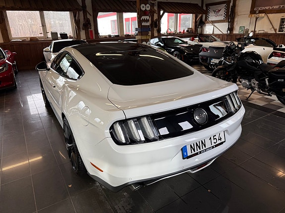 Ford Mustang 7 of 27