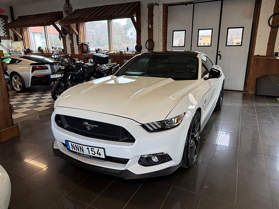 Ford Mustang 4 of 5
