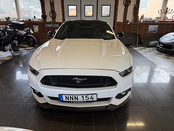 Ford Mustang 5 of 5