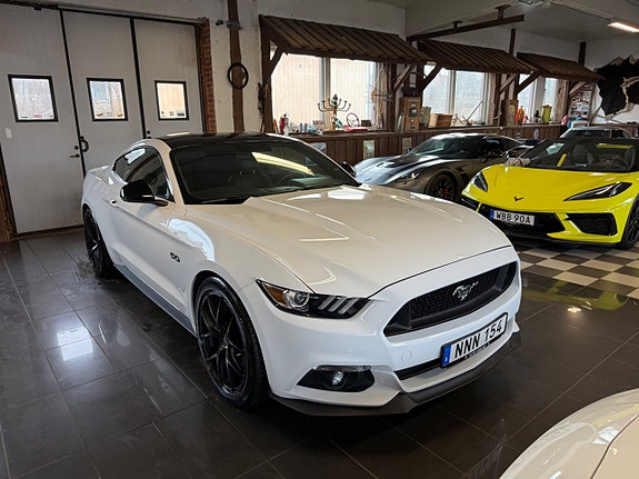 Ford Mustang 12 of 27