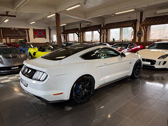 Ford Mustang 9 of 27