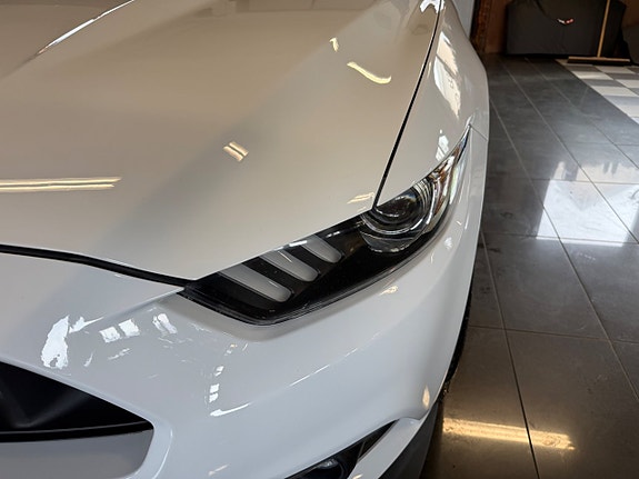 Ford Mustang 14 of 27