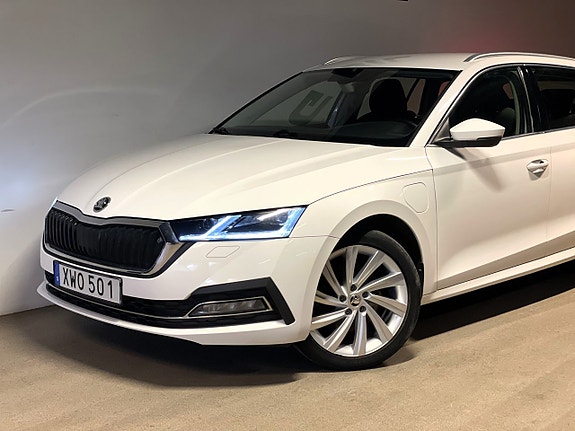 Skoda Octavia 3 of 5