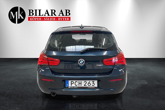 BMW 118i 4 of 5