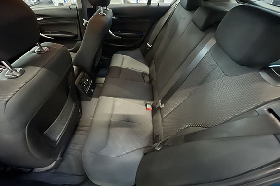 BMW 118i 9 of 11