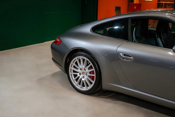 Porsche 911 Carrera S 5 of 5