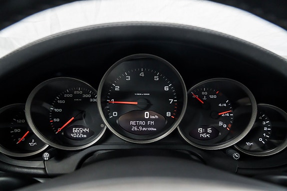 Porsche 911 Carrera S 16 of 30