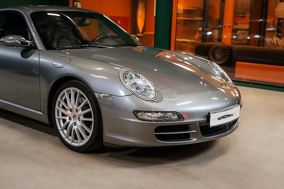 Porsche 911 Carrera S 2 of 5