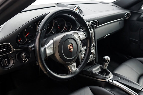 Porsche 911 Carrera S 13 of 30