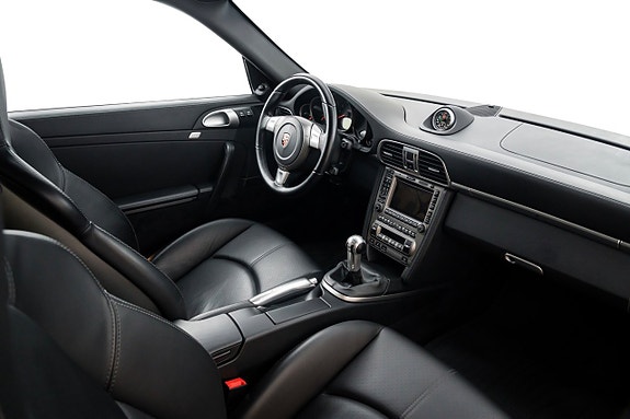 Porsche 911 Carrera S 24 of 30