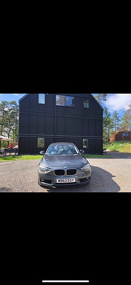 BMW 118d 2 of 5