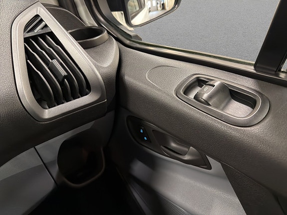 Ford Transit Custom 13 of 18