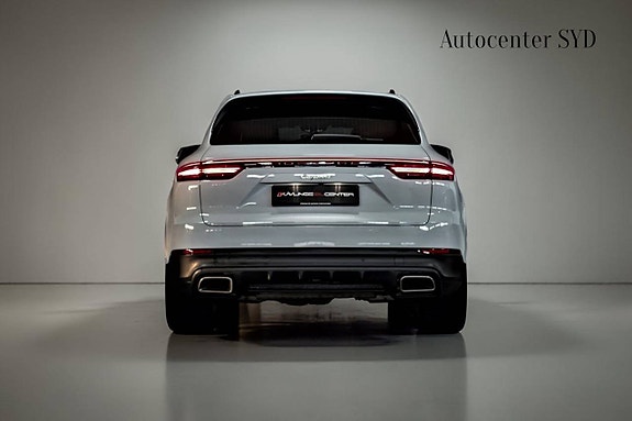 Porsche Cayenne 6 of 26