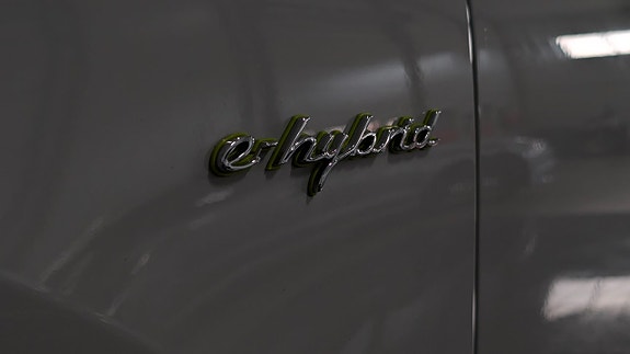 Porsche Cayenne 9 of 26