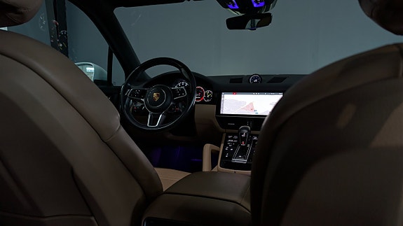 Porsche Cayenne 15 of 26