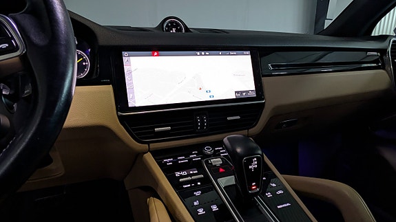Porsche Cayenne 22 of 26