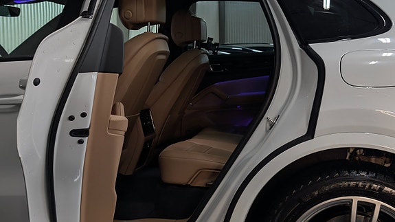 Porsche Cayenne 21 of 26
