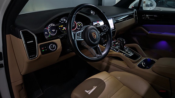Porsche Cayenne 13 of 26