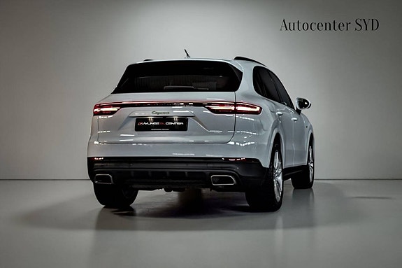 Porsche Cayenne 5 of 5