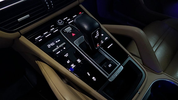 Porsche Cayenne 18 of 26