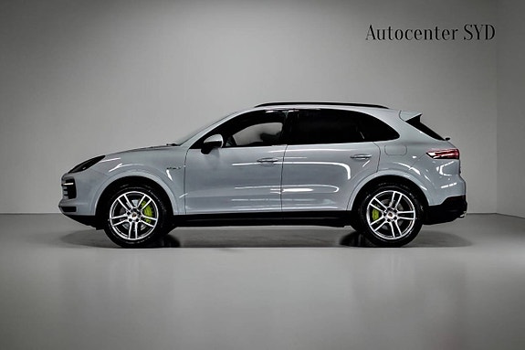 Porsche Cayenne 3 of 5