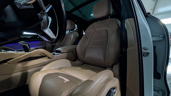 Porsche Cayenne 20 of 26