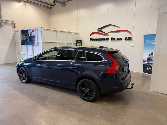 Volvo V60 2 of 5