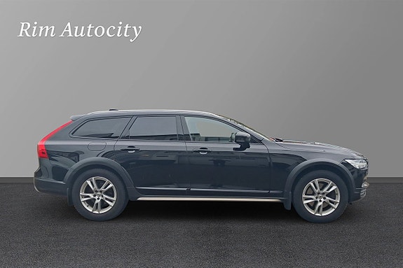 Volvo V90 Cross Country 7 of 11