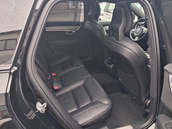 Volvo V90 Cross Country 8 of 11