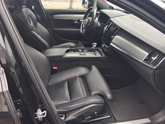 Volvo V90 Cross Country 9 of 11