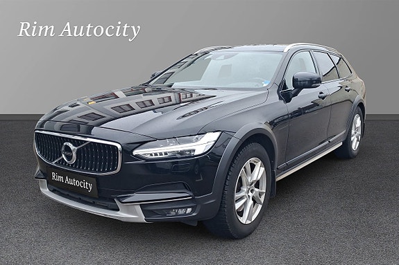 Volvo V90 Cross Country 2 of 5