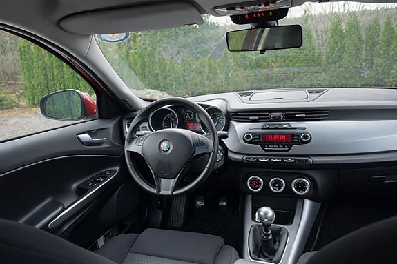 Alfa Romeo Giulietta 9 of 17