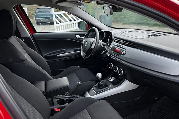 Alfa Romeo Giulietta 10 of 17