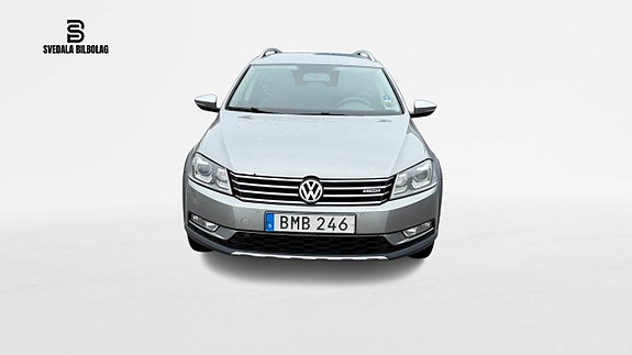 Volkswagen Passat Alltrack 2 of 5
