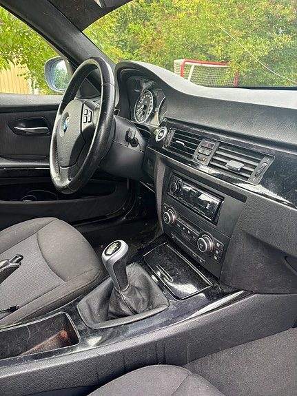 BMW 318d 5 of 8