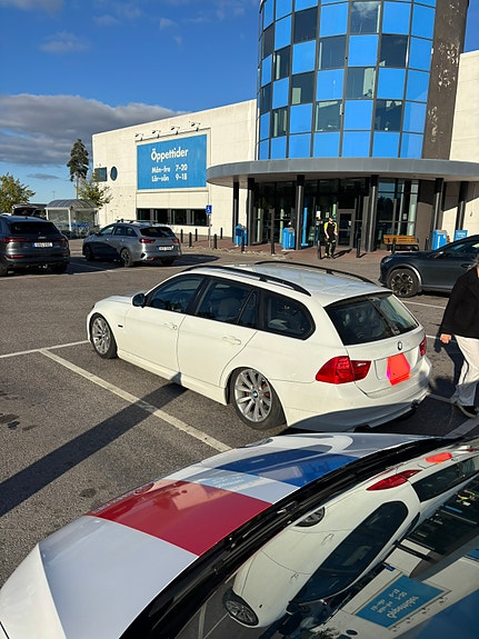 BMW 318d 2 of 8