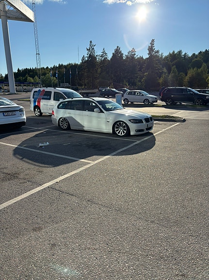BMW 318d 3 of 8