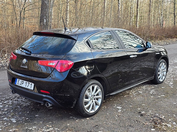 Alfa Romeo Giulietta 12 of 19