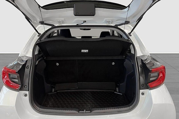 Toyota Yaris 12 of 12