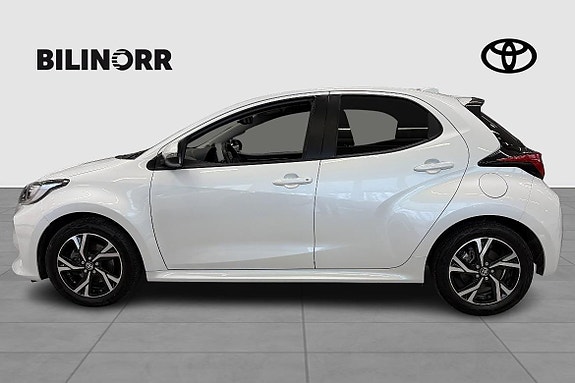 Toyota Yaris 4 of 12