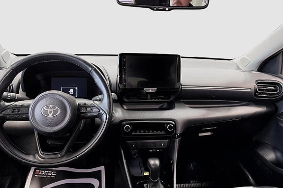Toyota Yaris 10 of 12