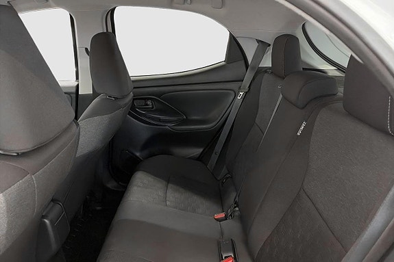 Toyota Yaris 9 of 12