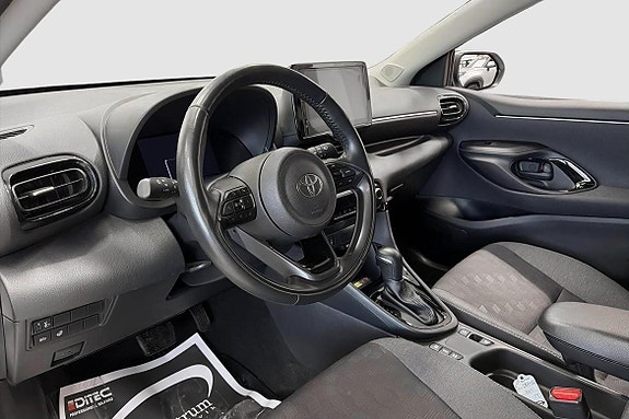 Toyota Yaris 8 of 12