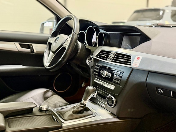 Mercedes-Benz C250 13 of 15