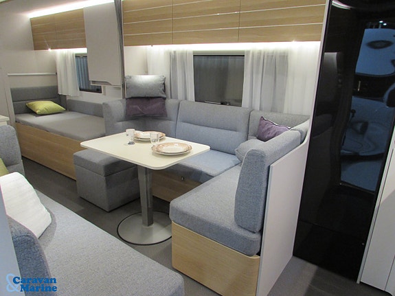 Adria Adora 613 HT / Alde/ Långbädd / Gasolugn 5 of 16