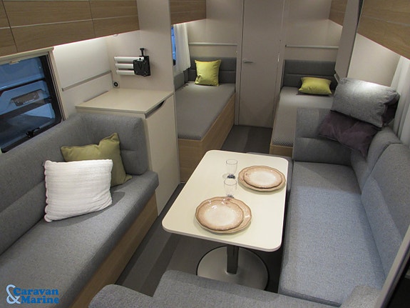 Adria Adora 613 HT / Alde/ Långbädd / Gasolugn 11 of 16