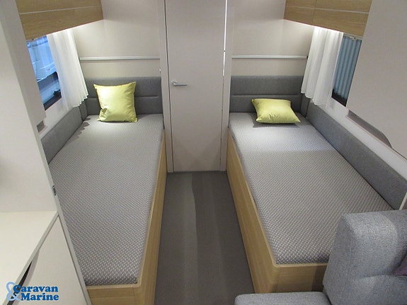 Adria Adora 613 HT / Alde/ Långbädd / Gasolugn 12 of 16