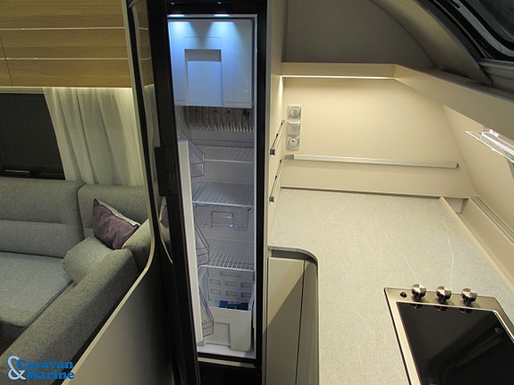 Adria Adora 613 HT / Alde/ Långbädd / Gasolugn 9 of 16