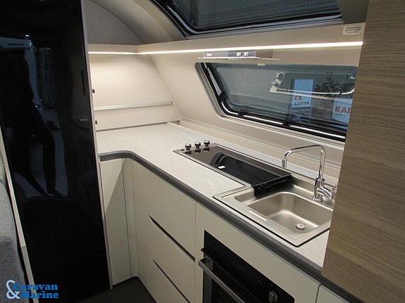 Adria Adora 613 HT / Alde/ Långbädd / Gasolugn 6 of 16