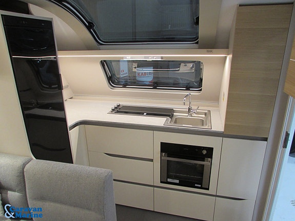 Adria Adora 613 HT / Alde/ Långbädd / Gasolugn 7 of 16